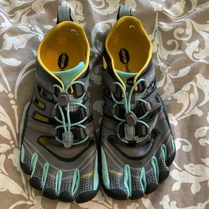 Vibram Five Fingers Shoes Size 41 (equivalent to Women's US 9-9.5)